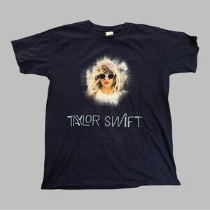 TAYLOR SWIFT 1989 World Tour Tee Size Medium